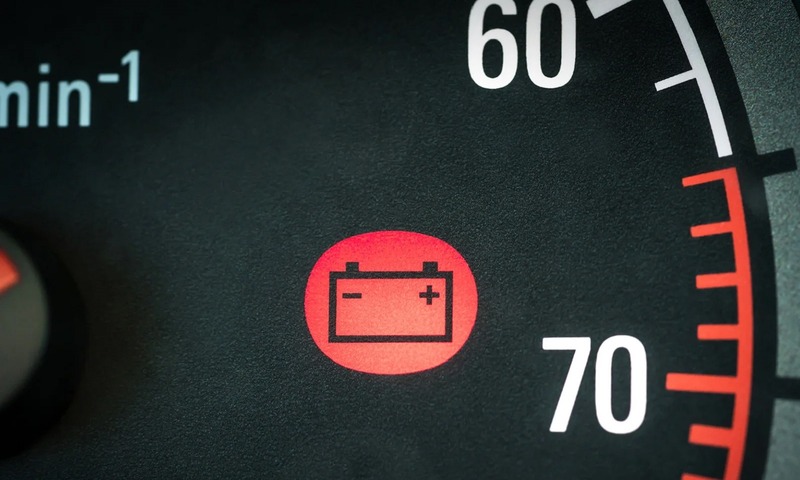 dau-hieu-nhan-biet-ac-quy-o-to-het-dien-2