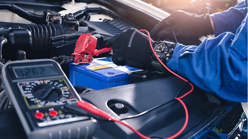 tai-sao-ac-quy-o-to-nhanh-het-dien-4